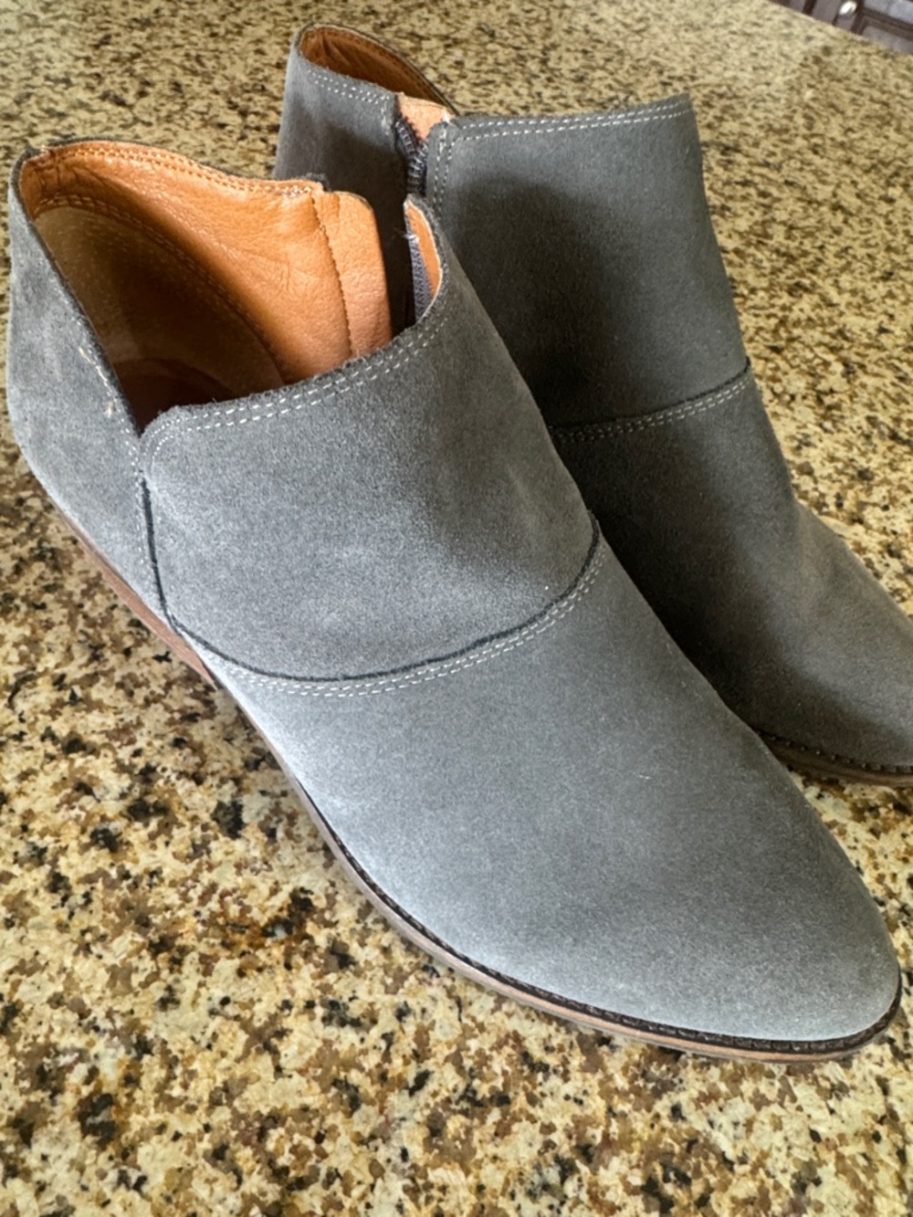 Lucky Brand Gray Suede Chukka Boots with Tan Lining sz 10